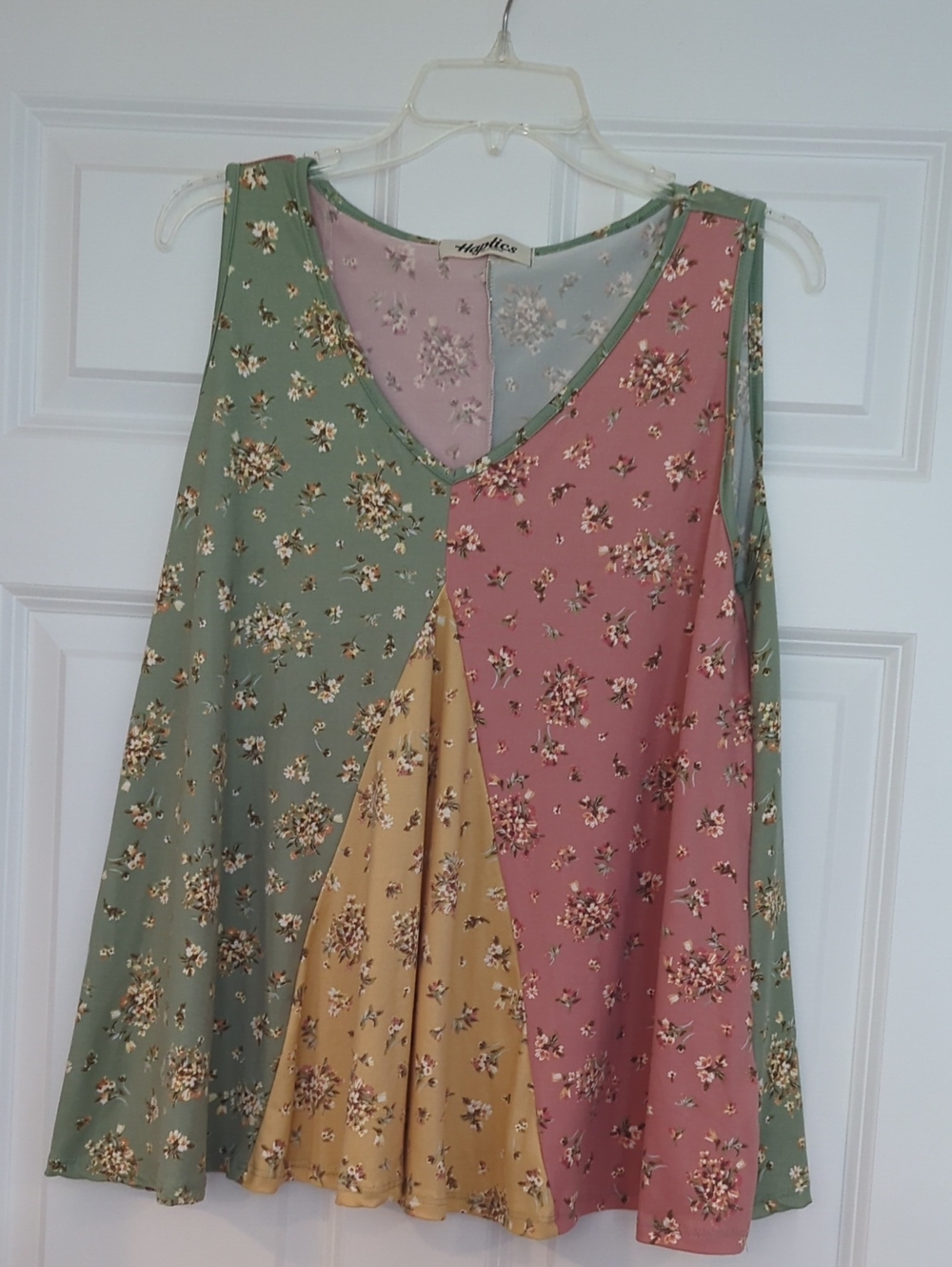 Hapties Floral Color Block Tank Size Small